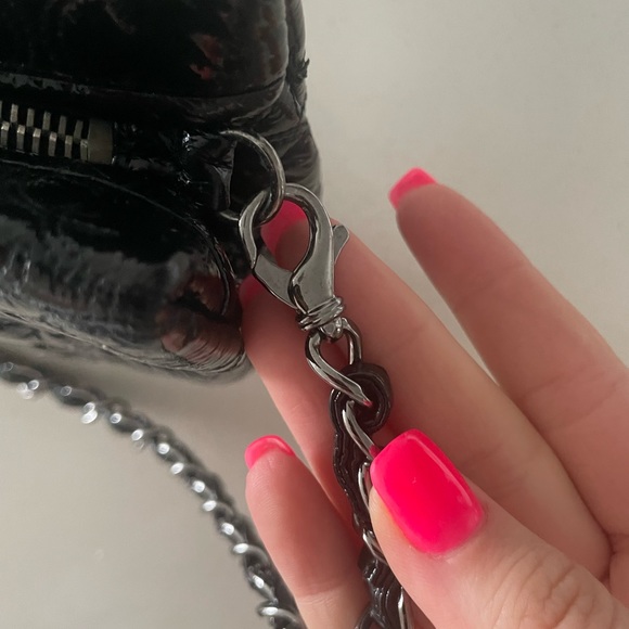 Chanel Shoulder Bag - Picture 14 of 16